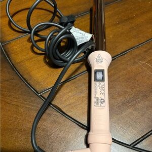 NWOT Lange Ht0158 pink 1 inch curling iron